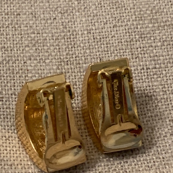 Beautiful Christian Dior Crystal Clip On Earrings - Picture 4 of 6